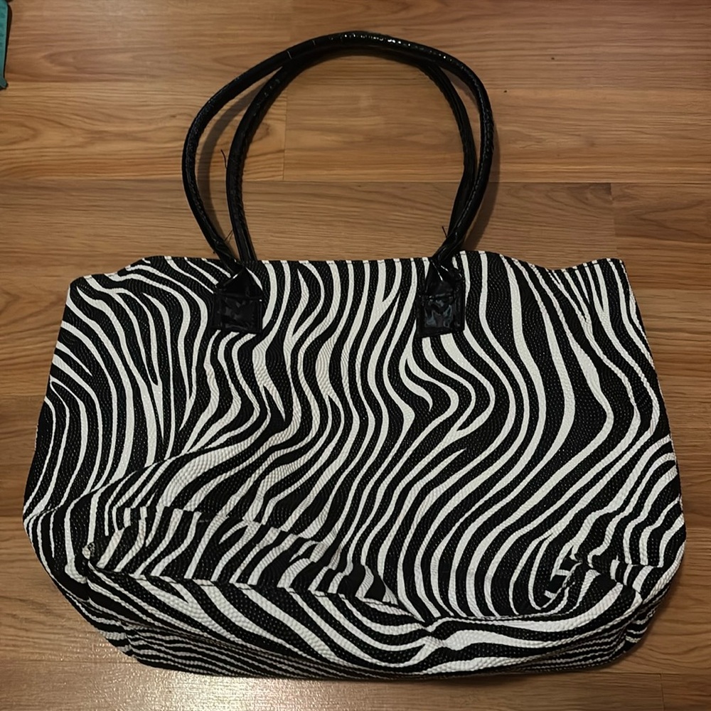 Boscovs purse w/ textured fabric